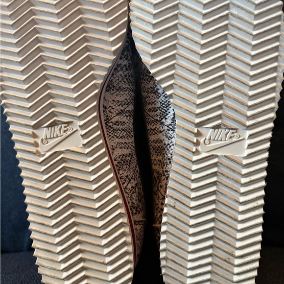 Lizard print Nike cortex worn once in the house - Picture 2 of 7